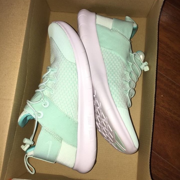 Nike free runs - Picture 1 of 3